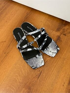 SENSO Black & White Snake-Print Strappy Slide Sandals